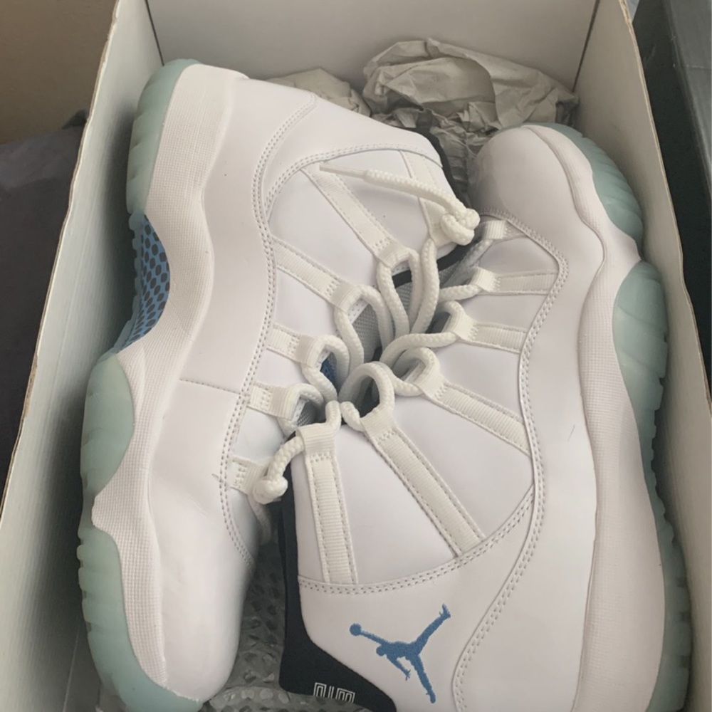 Air Jordan 11's Retro Legend Blue Size 10